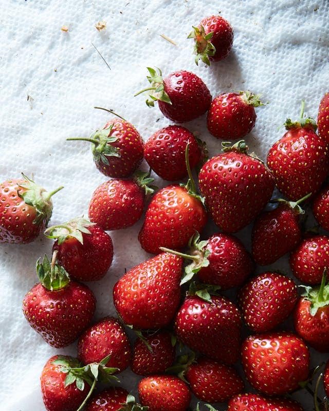 PlayaDelOro's tweet photo. How to Pick the Best Carton of Strawberries https://t.co/gnDmZR99Ie https://t.co/P7NZR8q56B
