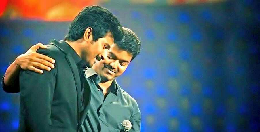 theralmusic's tweet photo. Happy Birthday @actorvijay sir Behalf All @Siva_Kartikeyan Fans 

HBD THALAPATHYVIJAY

Have a RecordBreak-king year 
#HBDThalapathyBySKFans https://t.co/HZipq2W8Sf