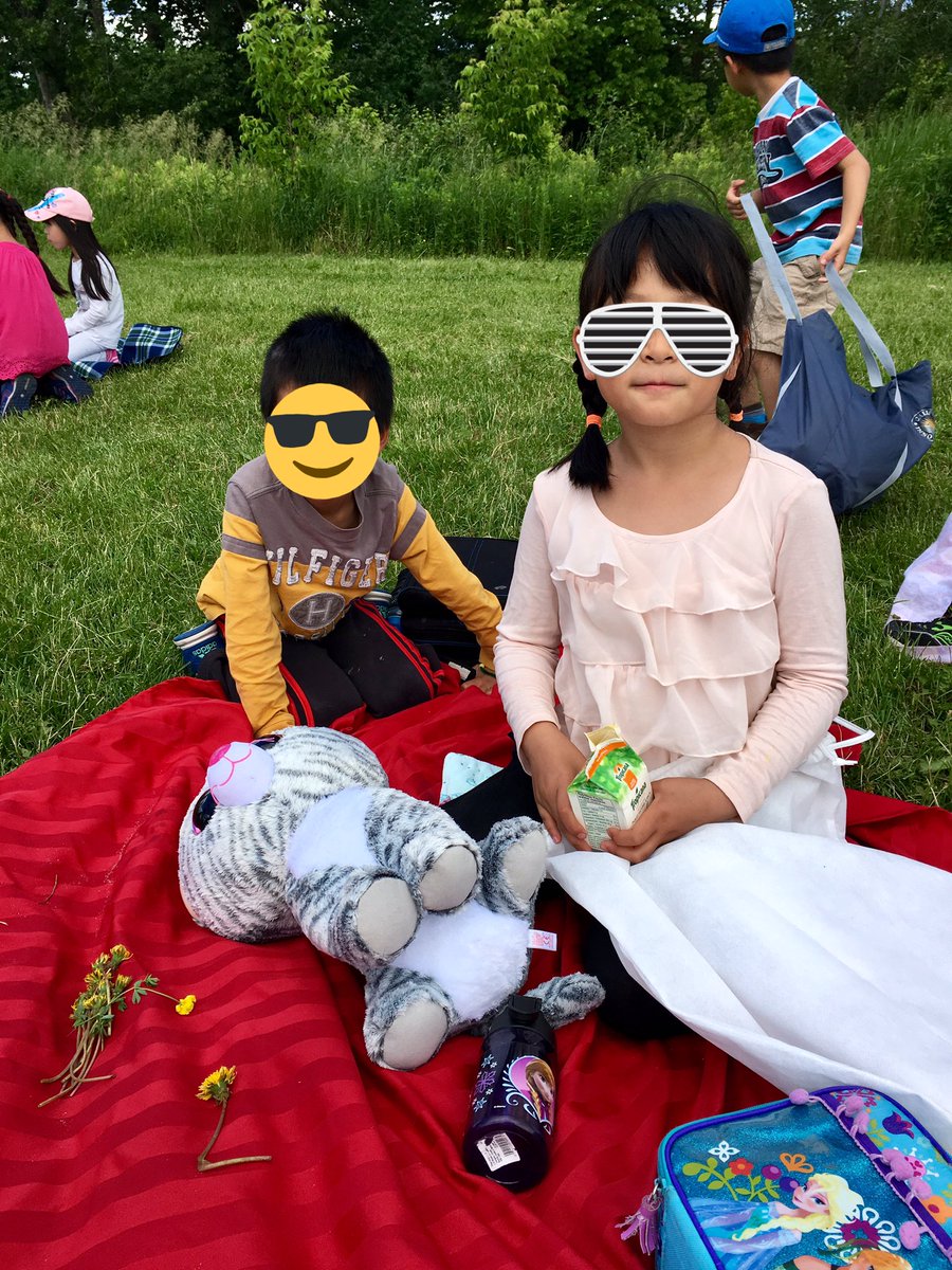 Our pique-nique was a huge success today! Lots of activities and delicious food!