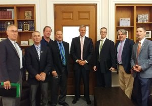 BeerDistMA's tweet image. 80+ of our members lobbied state lawmakers on Beacon Hill, rallying behind House Bill 2823 on Beer Day 2017!
brewbound.com/news/massachus…