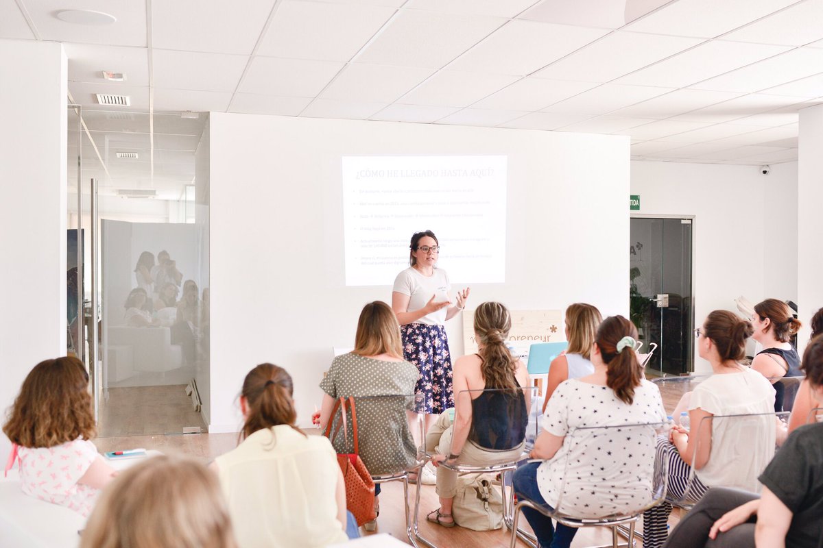 MOMpreneurES's tweet photo. Tres pilares: formación, conciliación y networking. #mompreneur https://t.co/1T0NUQC32h