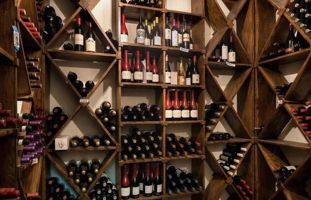 BlackStreamInt's tweet image. #WineDownWednesday with this beautiful custom home featuring a climate controlled wine cellar!
119 Snap Dragon Way #wine #realestate #goals