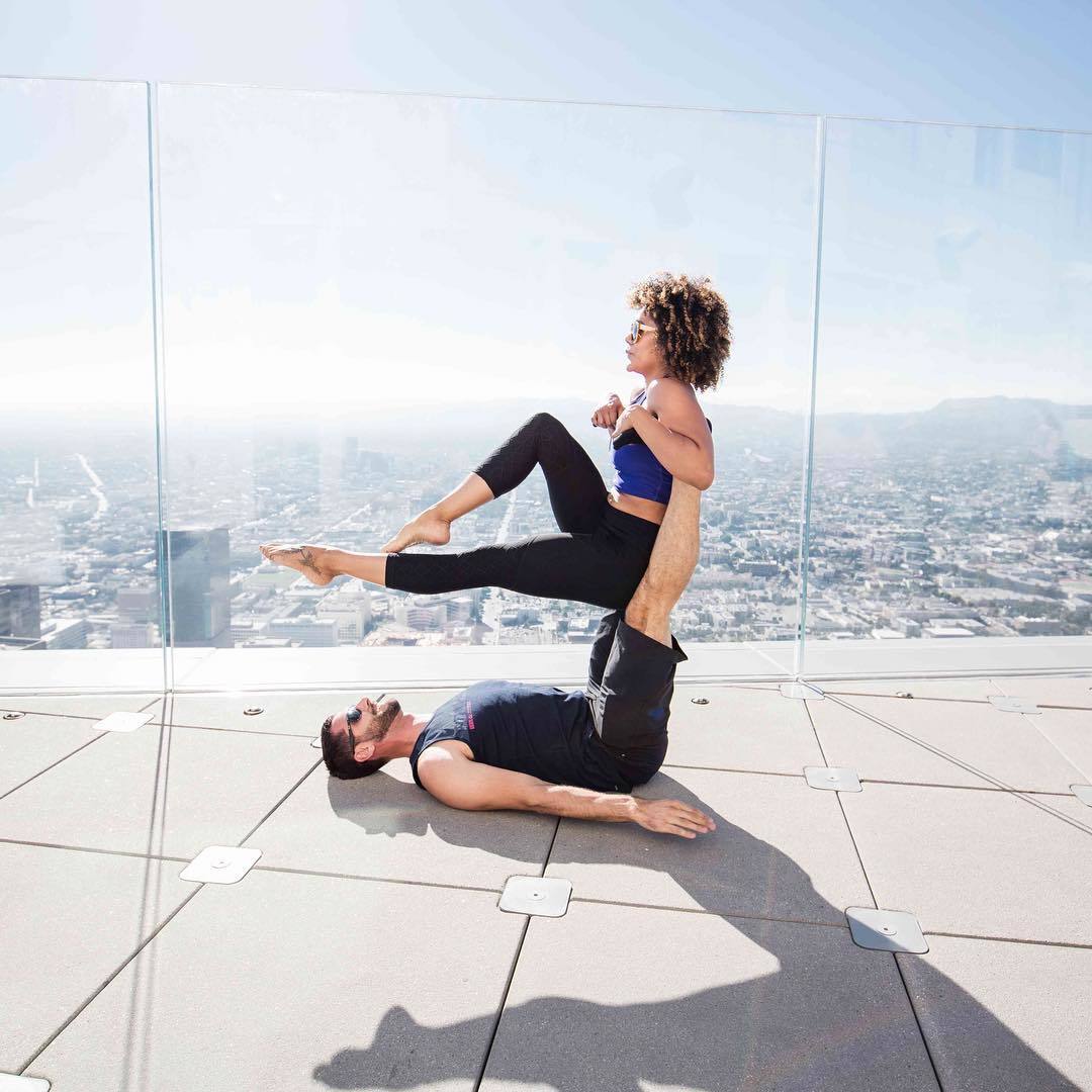 GoLACard's tweet photo. Experience the Sunrise Yoga Series on @SkyspaceLA's terrace with @teekitweet this Sat 6/24 @ 6:00 am. Book now: https://t.co/OTehQ95BOW https://t.co/nDcqkD0FIG