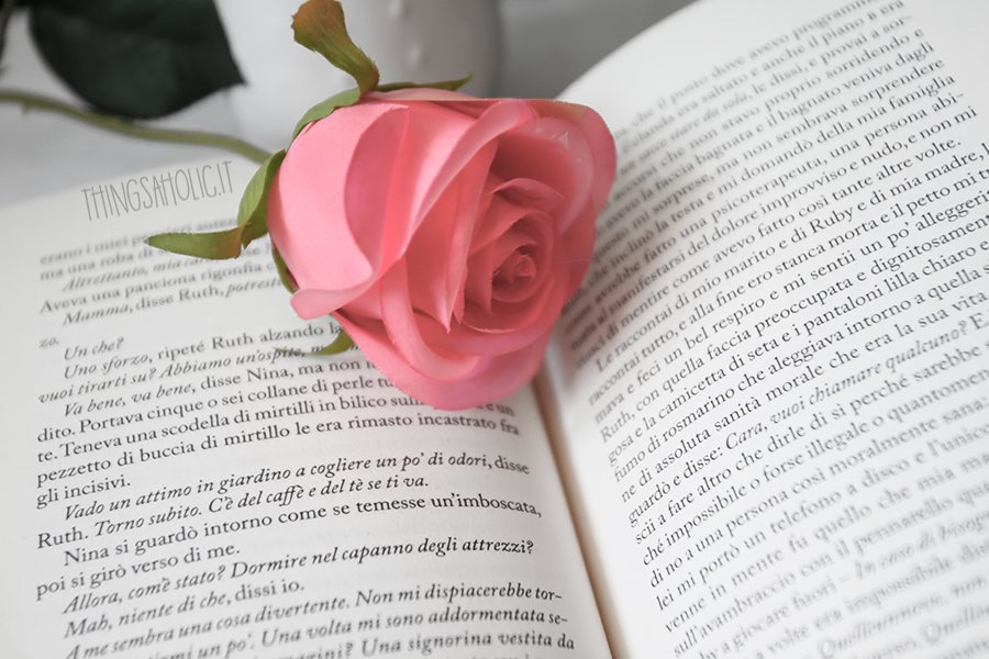 thingsaholic's tweet photo. Stasera finalmente ci godiamo un po’ di relax: divano, aria condizionata e un buon libro! ❤️ https://t.co/le1TgQ069R