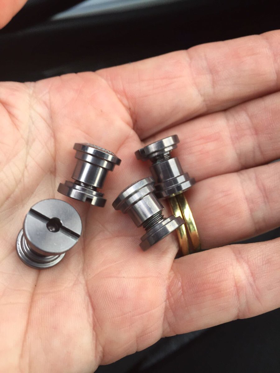 BIG Thank You to <a href="/RocheAndrew/">Andrew Roche</a> &amp; <a href="/calcrutchlow/">Cal Crutchlow</a> 
I have Cal's bolts holding my chainring on for tomorrow's TT #savedtheday 🙌🏽🙌🏽