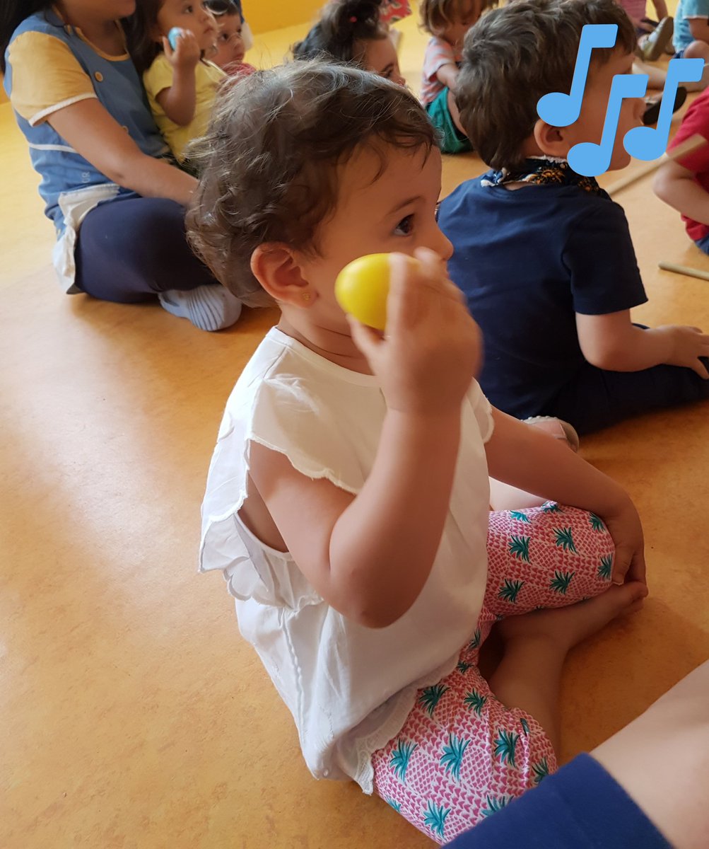 psubiri's tweet photo. Día de la ♩MÚSICA🎶 en @Novaschool_es #MalagaCentro a manos de @EM3educamusical 
Super estimulante, ¡muchas gracias! #DiadelaMusica #summer https://t.co/e72icQDl0z