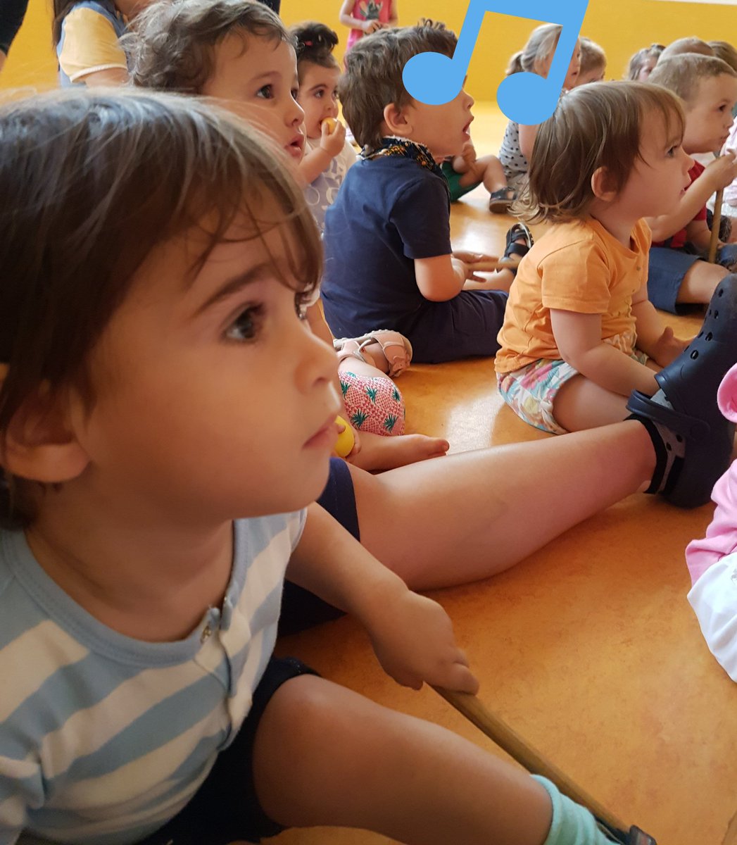 psubiri's tweet photo. Día de la ♩MÚSICA🎶 en @Novaschool_es #MalagaCentro a manos de @EM3educamusical 
Super estimulante, ¡muchas gracias! #DiadelaMusica #summer https://t.co/e72icQDl0z