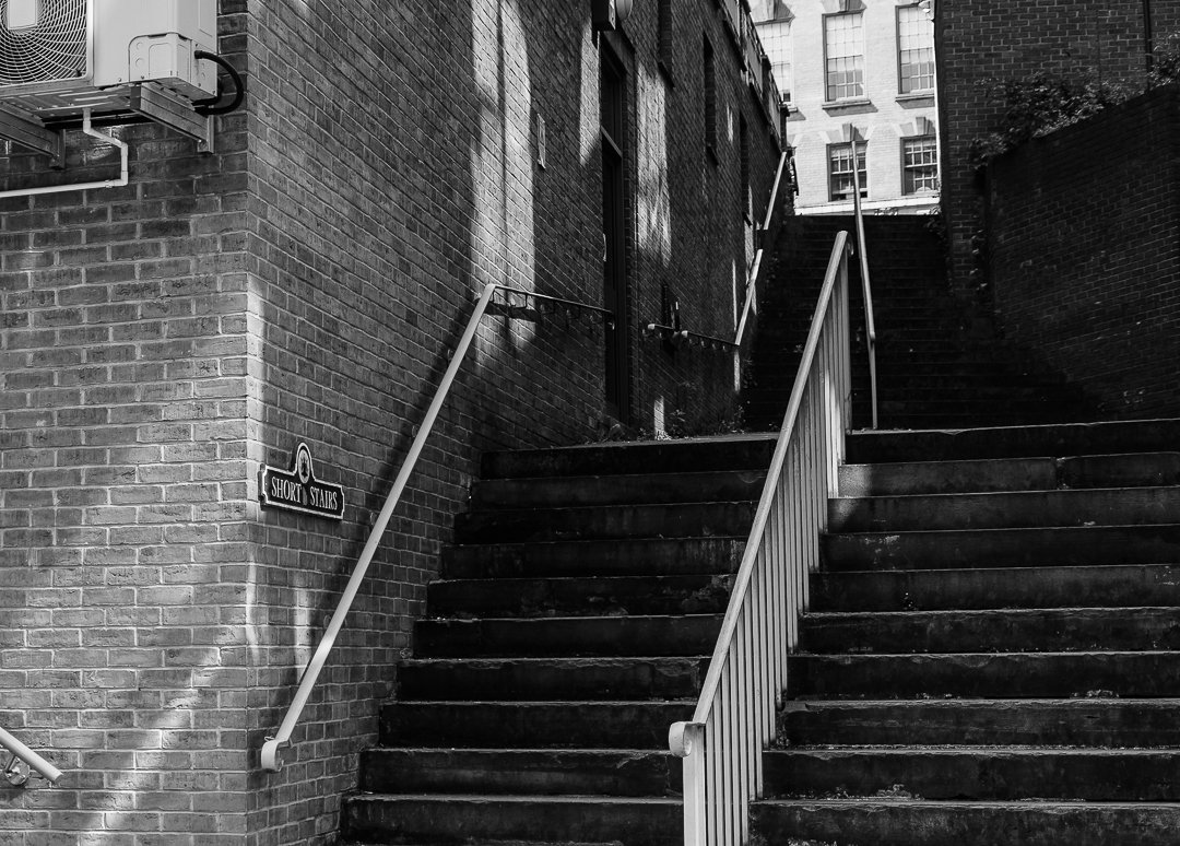 urbantakes's tweet photo. Short Stairs #nottingham #lacemarket #blackandwhite #noir https://t.co/I4J7zSt8dZ