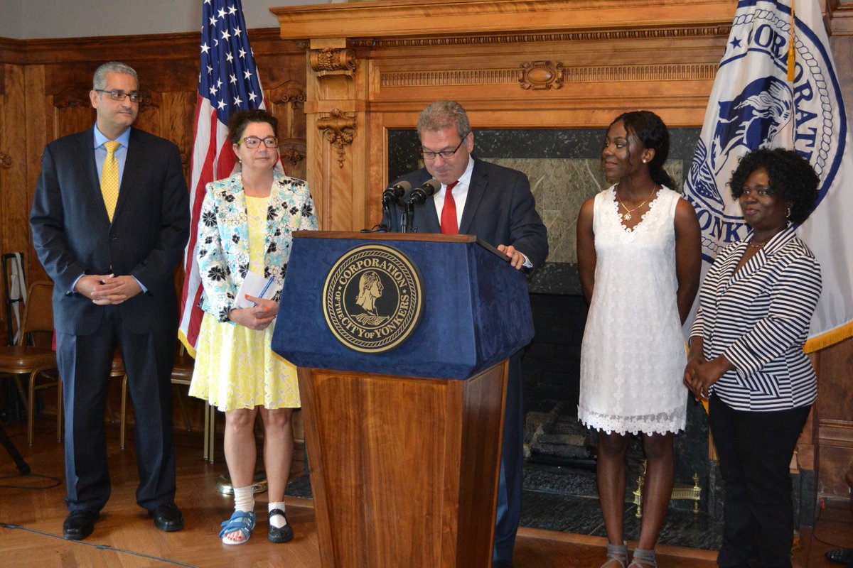 CityofYonkers's tweet image. Congrats to Samantha Mensah -- 2017 Valedictorian from Riverside HS for winning the Mayor's Award! You're one of Yonkers best &amp;amp; brightest!