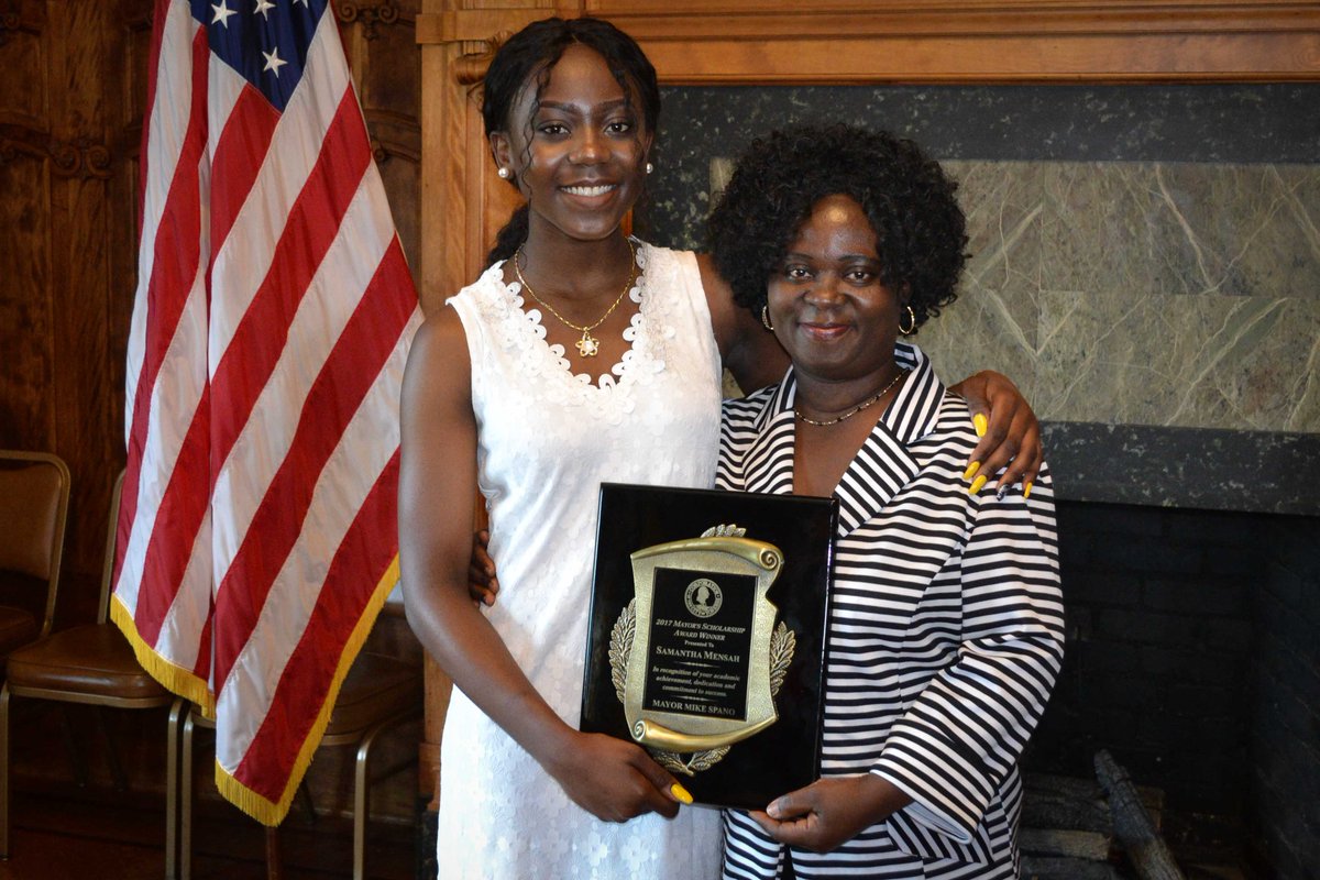 CityofYonkers's tweet image. Congrats to Samantha Mensah -- 2017 Valedictorian from Riverside HS for winning the Mayor's Award! You're one of Yonkers best &amp;amp; brightest!