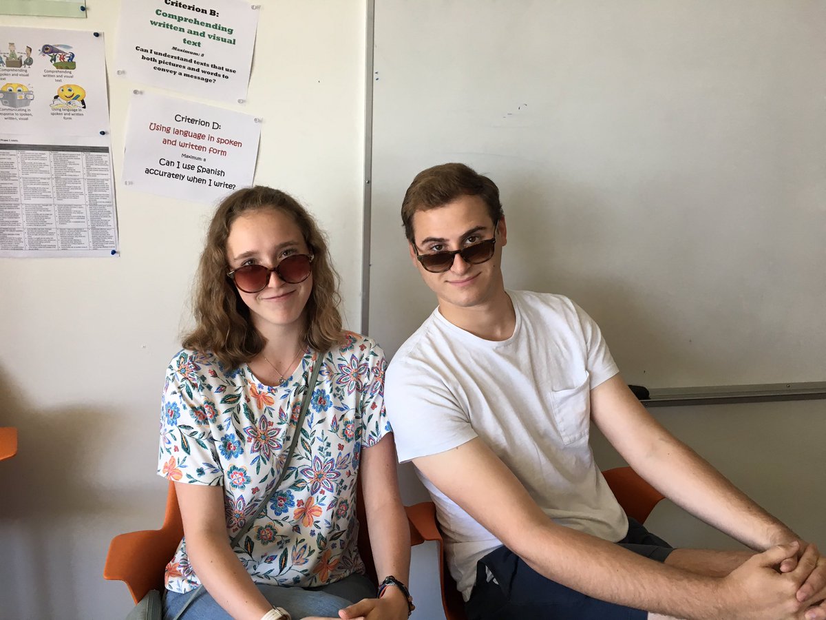 HazelChee's tweet photo. @Lauren4ster @FunkMasterLiam Going incognito #grad2015 @MulgraveSchool @MulgraveAlum https://t.co/UB4YxpX1Cf