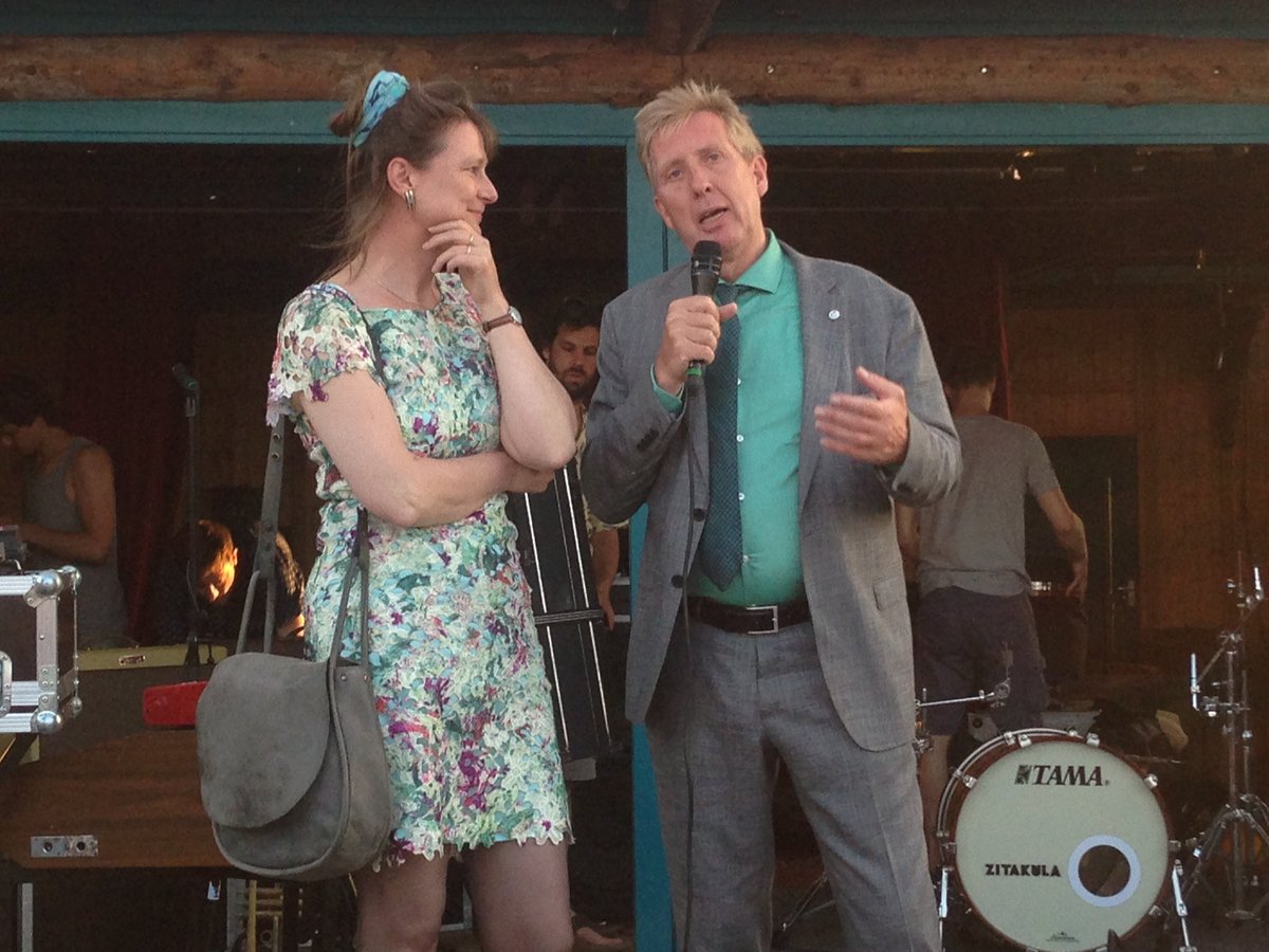 10 jaar!! Groot respect voor deze twee activisten van <a href="/urgenda/">@urgenda.bsky.social</a> #feest