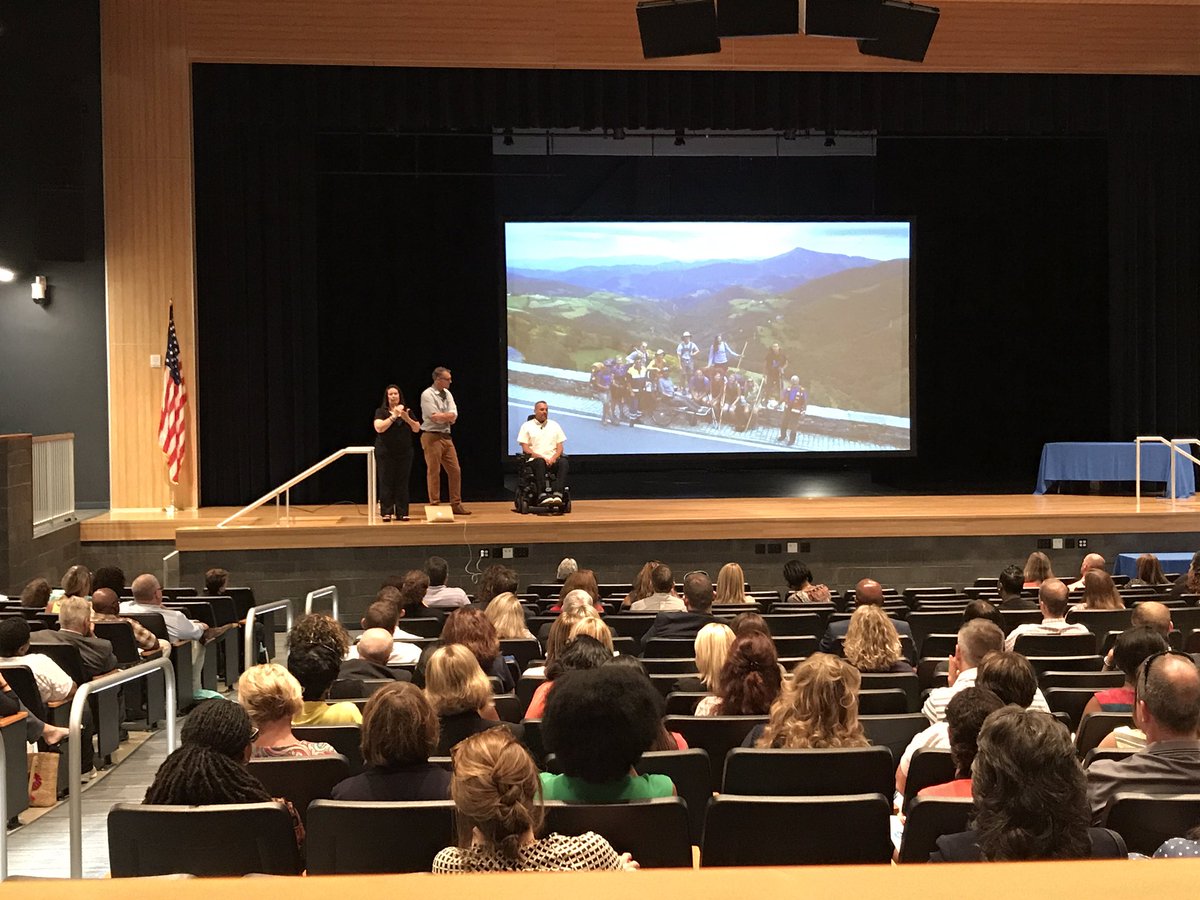 "When you deny someone the opportunity to help you, you deny them joy!" Thank you @illpushyou @UD_DASL #LeadsDE