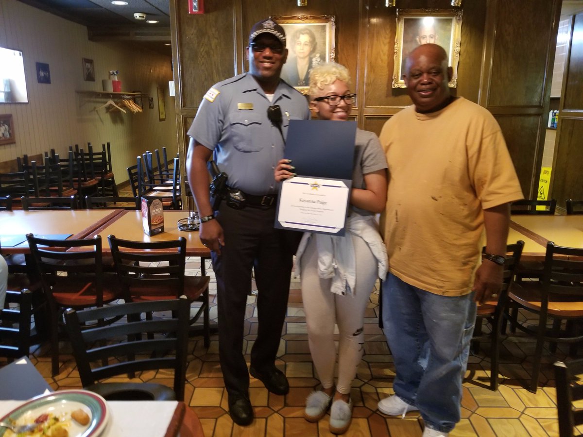 ChicagoCAPS10's tweet photo. #Congrats to #CCA students for complete the 10week program of #BridgingTheDivide #BuildingTrust #Ceremony #CPD #ChicagoCPD @ChiPDCommunity https://t.co/qVNapAxvcA