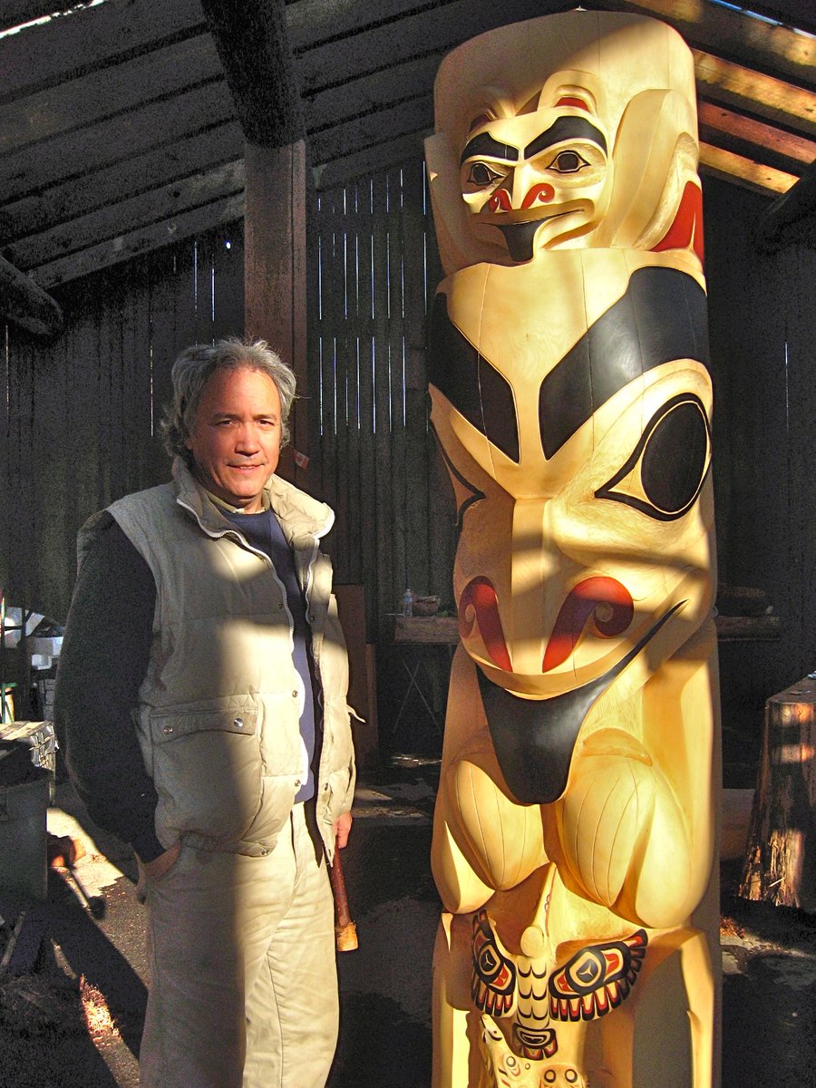 ナチュリブカナダ 6月21日は カナダ先住民の日 数年前 ハイダ族芸術家のクラレンス ミルズ氏 Clarence Mills と偶然出会い 先住民芸術を学ぶようになりました トーテムポールは 太平洋沿岸の温帯雨林で育った赤杉を手彫りして作ります ナチュリブカナダ 6月21日は カナダ先住民の日 数年前 ハイダ族芸術家のクラレンス ミルズ氏 Clarence Mills と偶然出会い 先住民芸術を学ぶようになりました トーテムポールは 太平洋沿岸の温帯雨林で育った赤杉を手彫りして作ります