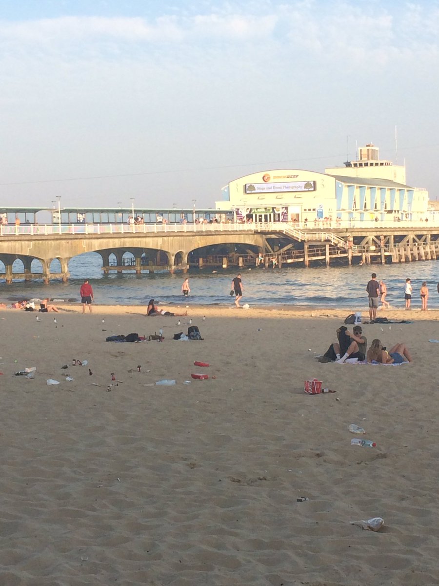WillSRNLI's tweet photo. Great to see so many people enjoying the beach tonight.... but please remember to take your rubbish home! #SaveOurOcean https://t.co/Jr3HvBy8oM