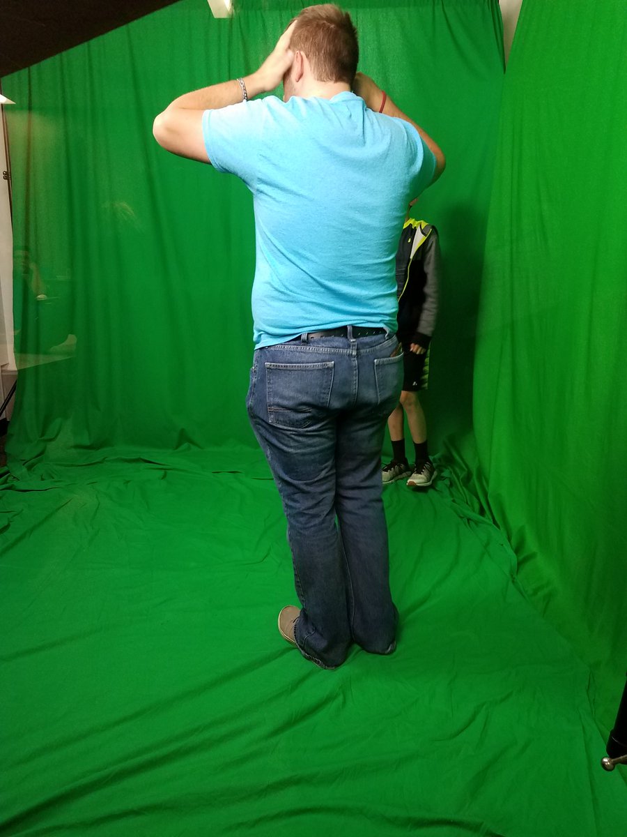 mreed_reads's tweet photo. Working on greenscreens #techmaker17 @emporiastate @esulearningtech https://t.co/htCOO2dDIh