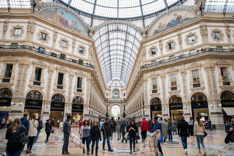 Forbes's tweet photo. How millennials will reshape the $289 billion luxury market: https://t.co/VJMjz2ydVs https://t.co/hO0LT19f60