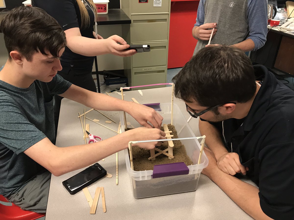 LynnSplawinski's tweet image. Building models for Deep Sea Drilling with @SkScienceCentre #saderscience #innovation150