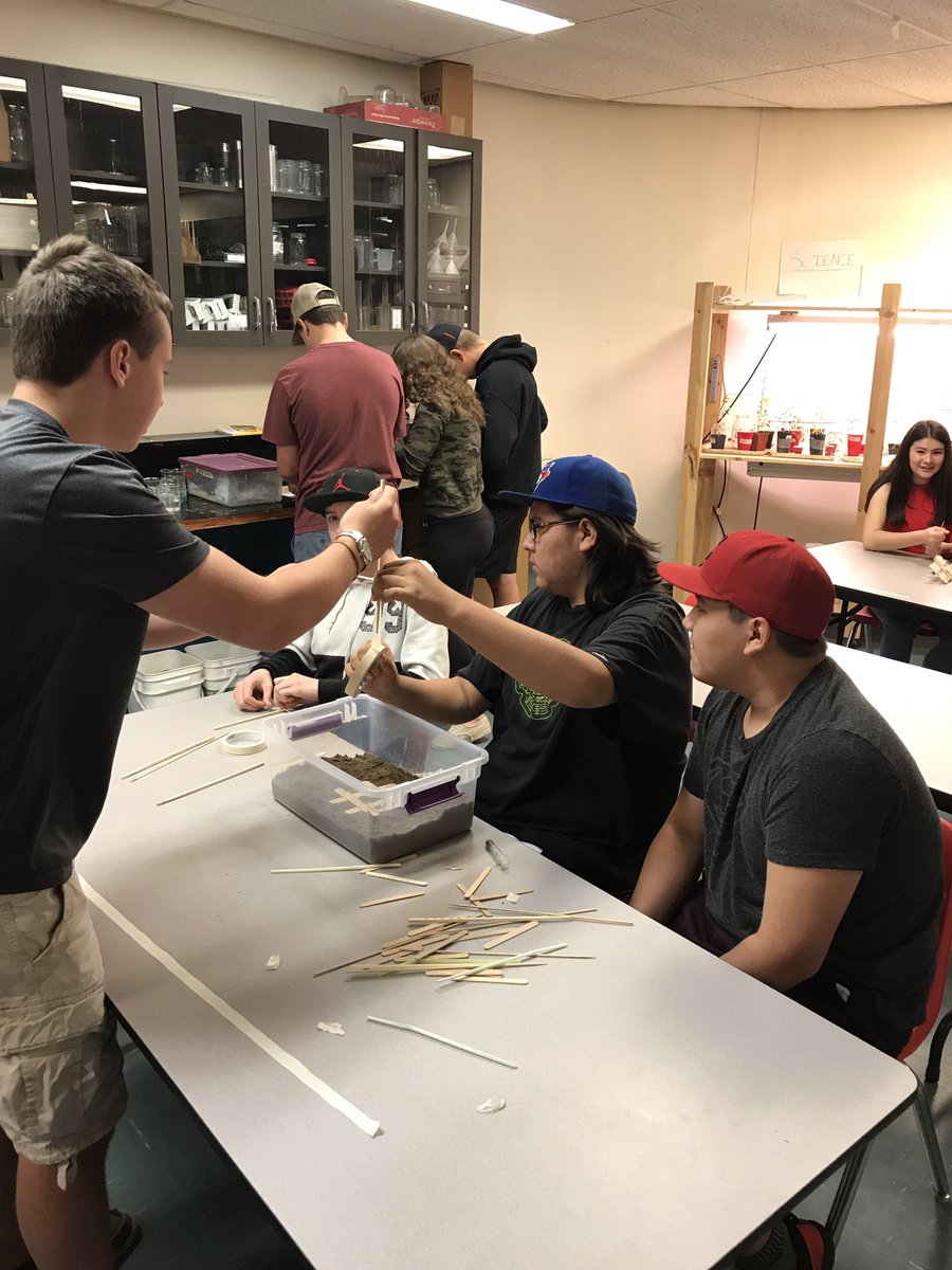 LynnSplawinski's tweet image. Building models for Deep Sea Drilling with @SkScienceCentre #saderscience #innovation150