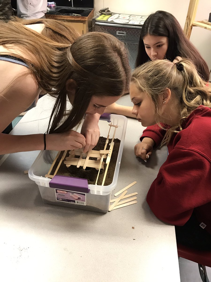 LynnSplawinski's tweet image. Building models for Deep Sea Drilling with @SkScienceCentre #saderscience #innovation150