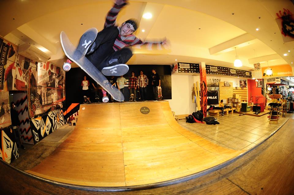 krialbrand's tweet photo. Feliz #DíaMundialdelSkate para todos los que disfrutamos de está pasión!! #skate #KRIAL #Amigos #Zapatillas 
https://t.co/BuTTXEnHiu https://t.co/Ey8dXBZS6t
