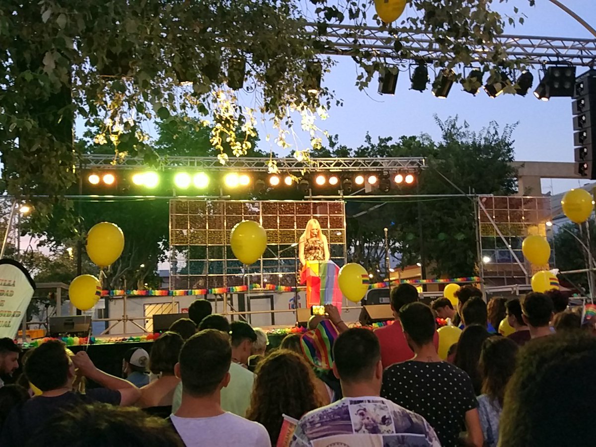 Topacio top! <a href="/Ayto_Sevilla/">Ayuntamiento de Sevilla</a> <a href="/topaciofresh/">Topacio Fresh</a> #OrgulloSevilla17