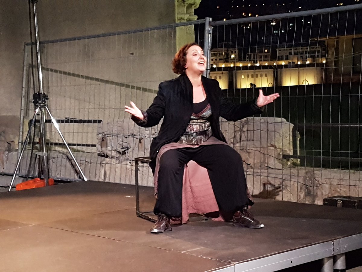 suqgenova's tweet photo. #suqfest17 l'emozione del racconto di #Lireta con @paolaroscioli drammaturgia @MarioPerrotta @MuseoLuzzati https://t.co/1zMj9q6LAr