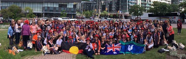 This is what 400 Australians in Toronto  look like! <a href="/MidwivesACM/">ACM</a> #icmLive #ICM2017 thanks to everyone who came! #midwivesmatter