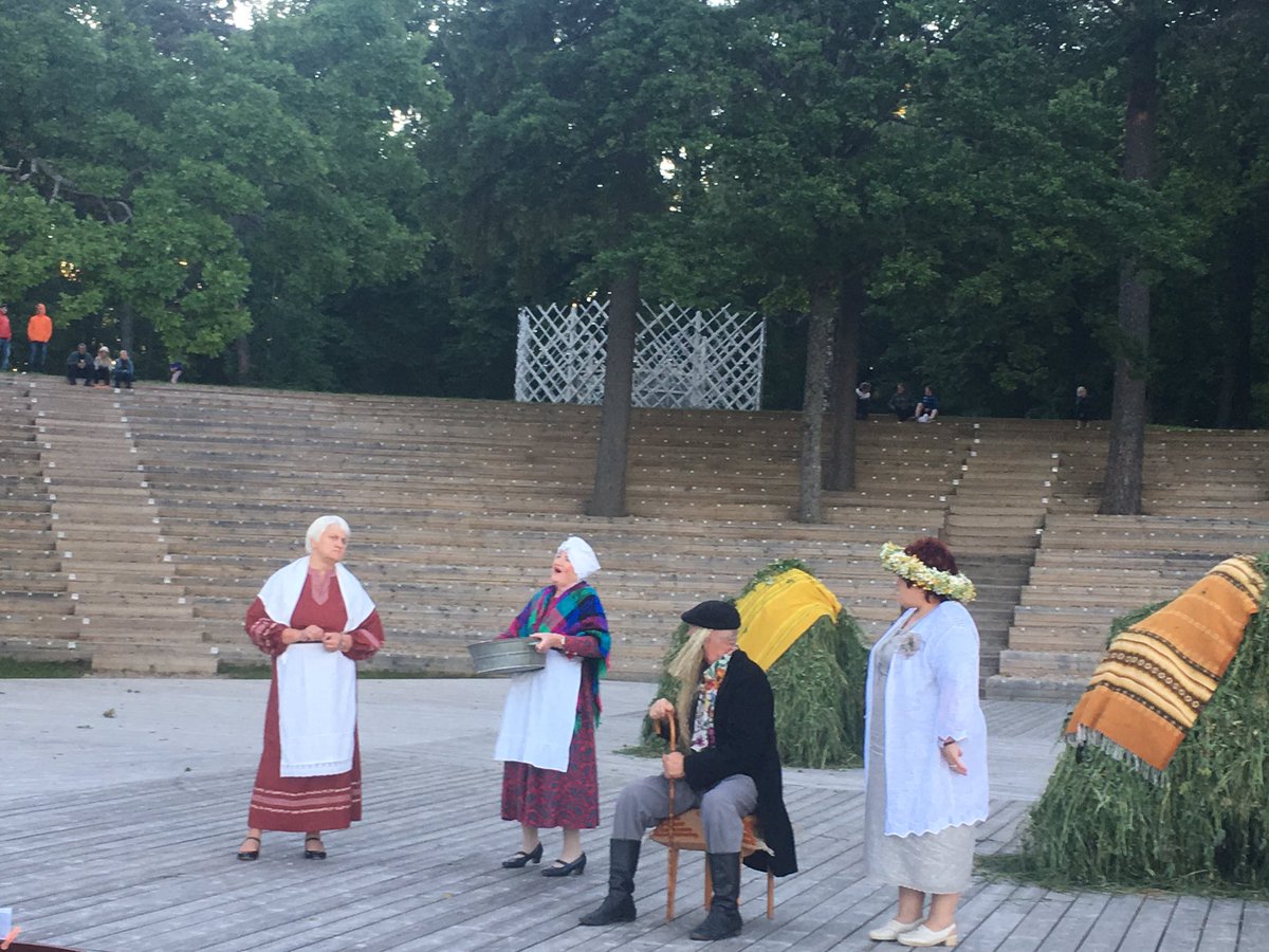 EvijaNagle's tweet photo. Vasaras saulgriežu svētku iegriešana enerģētiskajā Neikenkalna dabas koncertzālē Dikļi, @Kocenu_novads https://t.co/mf4cAaTiWl