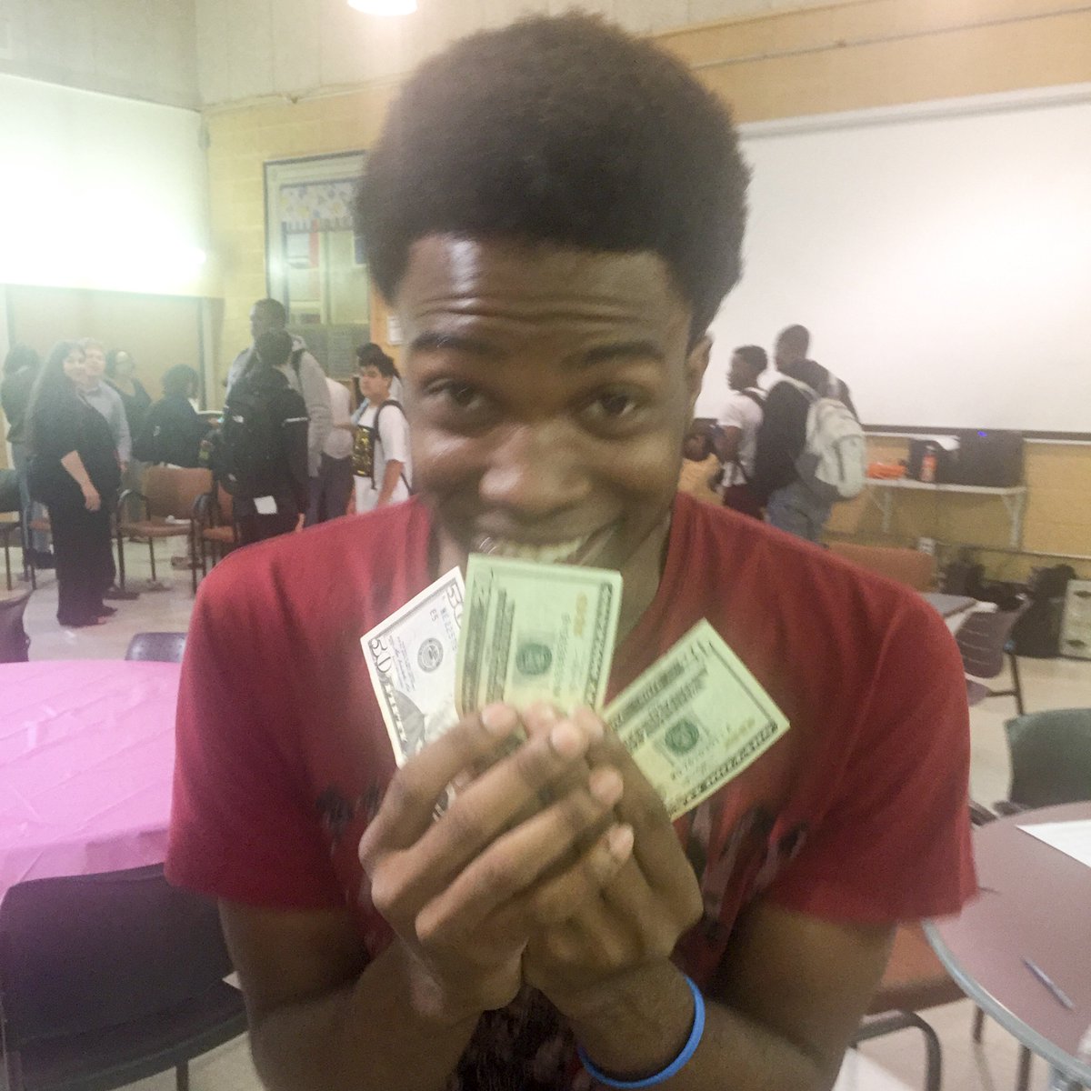 BUILDinBoston's tweet photo. BUILD students start real businesses and earn real profits... and pay out day is here! #entrepreneurship #oneBUILD #payday https://t.co/iXIRMxidGU