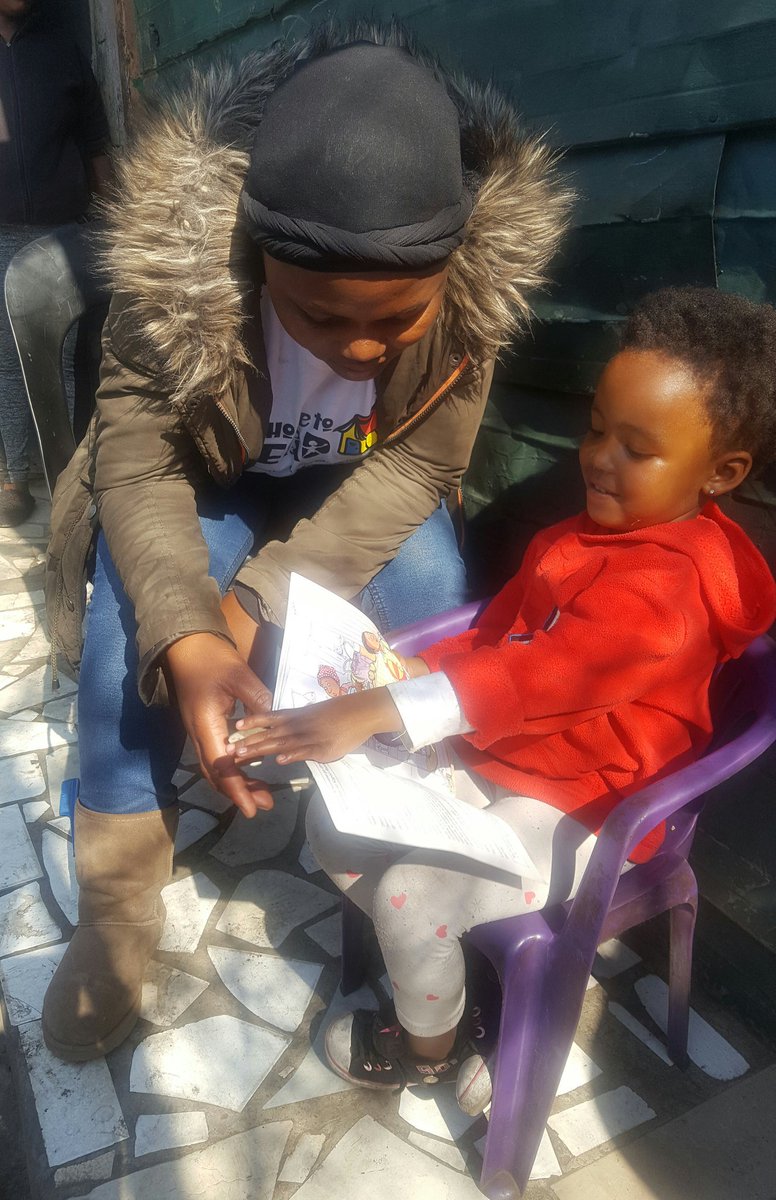 GiulesB65's tweet photo. Visited the #RunHomeToRead project in #Kliptown #Soweto today. Lovely stuff happening with caregivers &amp; children ❤ 📚 #earlyliteracy #ECD https://t.co/wORvZdA9aG