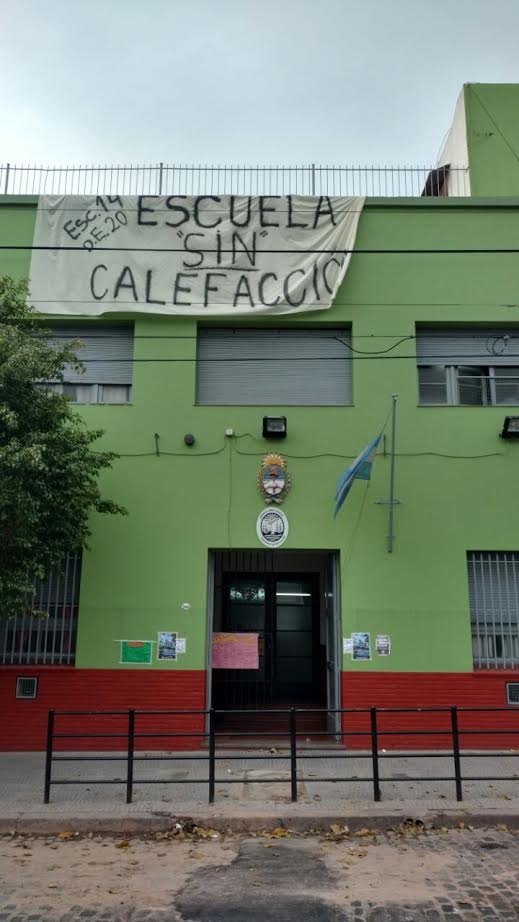marianorecalde's tweet photo. Es el 2do día más frío del año, y en la Ciudad las escuelas públicas sufren la falta de calefacción. ¿Dónde está el presupuesto educativo? https://t.co/QTqybAXEXH