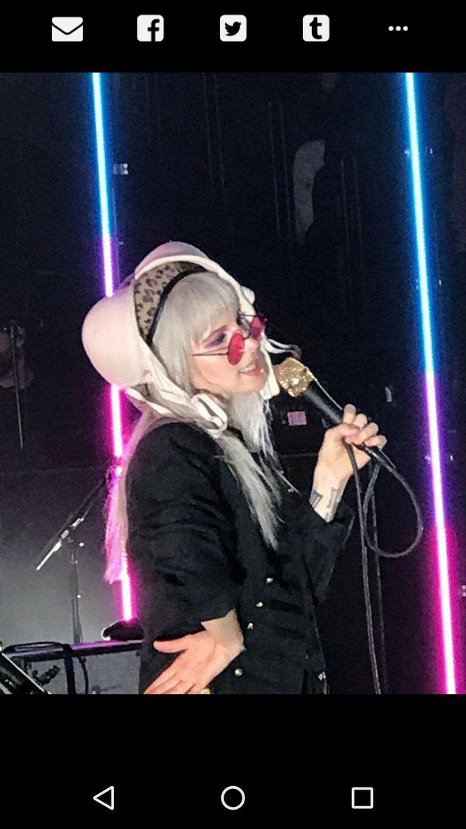 CDFielderChicxx's tweet photo. Who wore it better? The bunny or @yelyahwilliams https://t.co/4eFwDkJJpC
