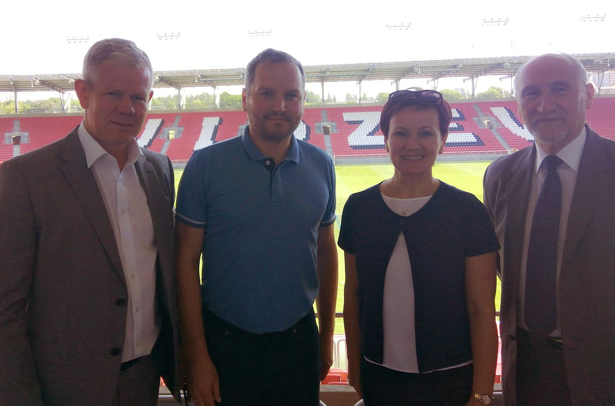 marcinelos's tweet photo. #Finał #OLM2017 #PiłkaNożna na @RTS_Widzew_Lodz @atlasarenapl 👏 chłopaki #ŁZPN #AdamKaźmierczak ⚽ @lodzkiePL @WitekStepien @LaczyNasPilka 😊👍 https://t.co/2wv1WS5tmW