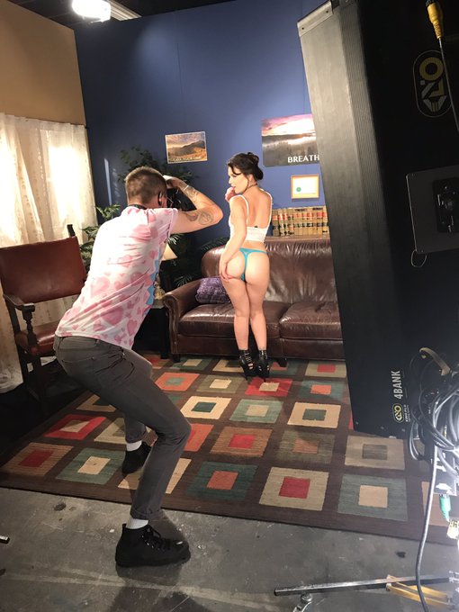 On set with this beautiful girl @JulietteMarch https://t.co/7qn1VG6o2m<a class="tags" href="/tag/juliettemarch">@juliettemarch</a>