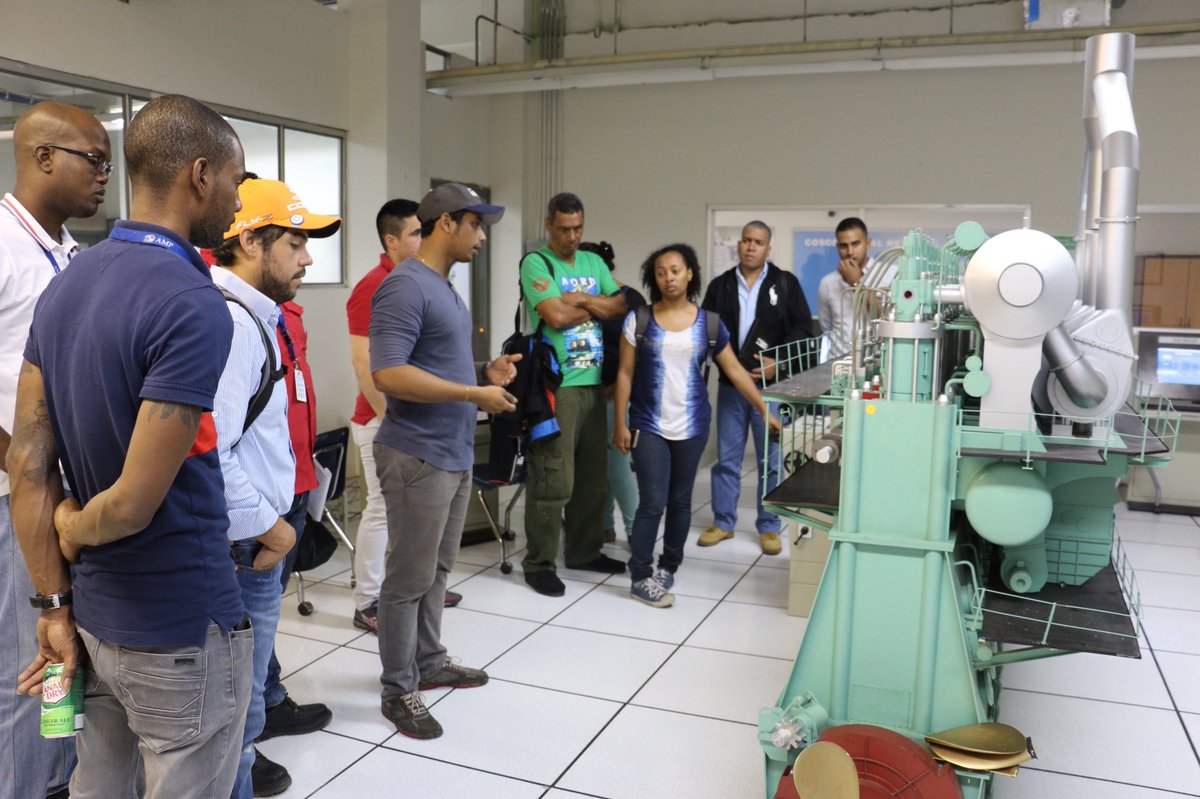 umaritima's tweet photo. Visita de funcionarios de la AMP a los simuladores. https://t.co/7zykbN40CK