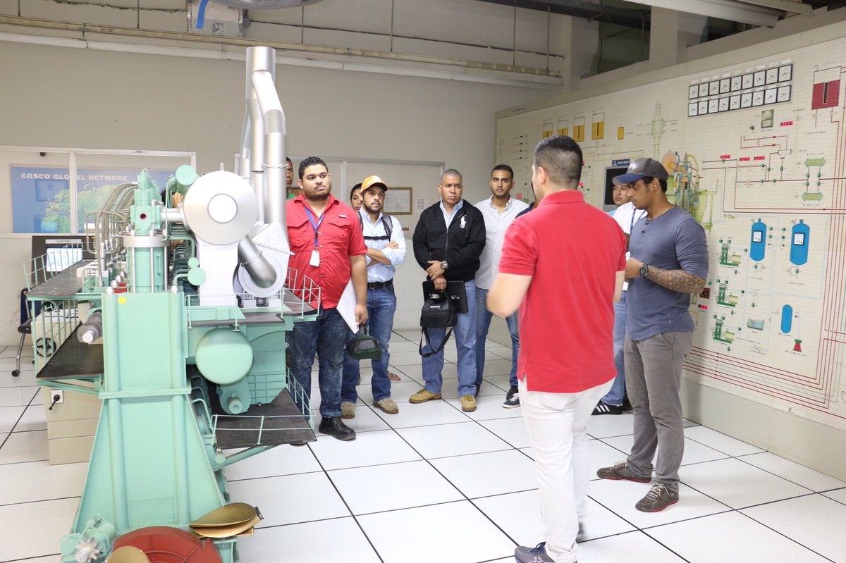 umaritima's tweet photo. Visita de funcionarios de la AMP a los simuladores. https://t.co/7zykbN40CK