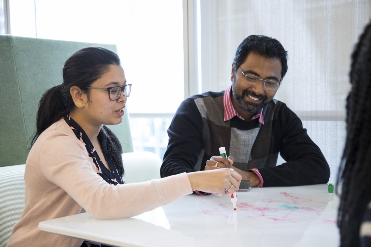 BlackRock's tweet photo. Learn how we're teaching #tech through reverse #mentorship via @dailymuse. Read here: https://t.co/HaXRdTDB8g https://t.co/YWKQKLOkFI