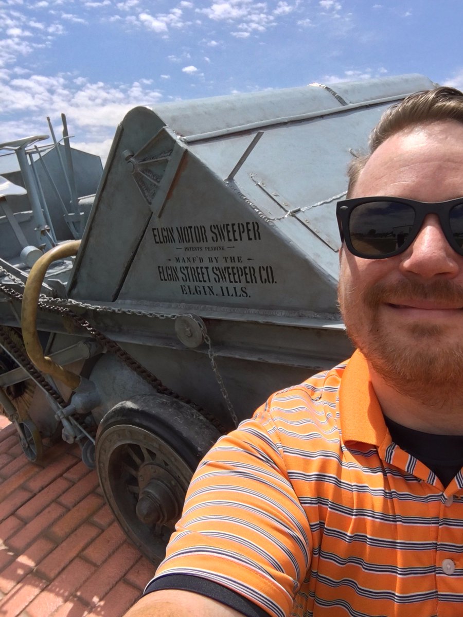 elginsweeper's tweet photo. Celebrating #NationalSelfieDay at @elginsweeper! Share your sweeper selfies with us using the hashtag #SweeperSelfie https://t.co/nASoNWpLIm