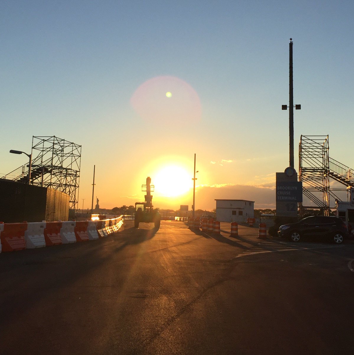 jamprojectsllc's tweet photo. Summer Solstice is providing some extra daylight for #LadyLiberty to oversee the VIP bridge build. #NYCePrix #jamprojects https://t.co/mg9WiM4rsI