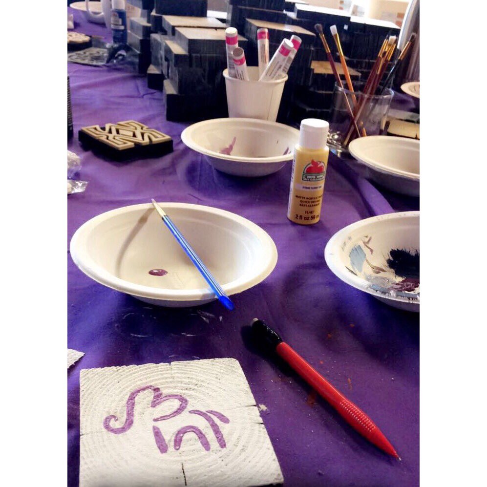GinaGodlewski's tweet image. Love that we participated in #TheLongestDay by painting what Alzheimer's meant to us @RobertsComm @alzassociation #FightToRemember