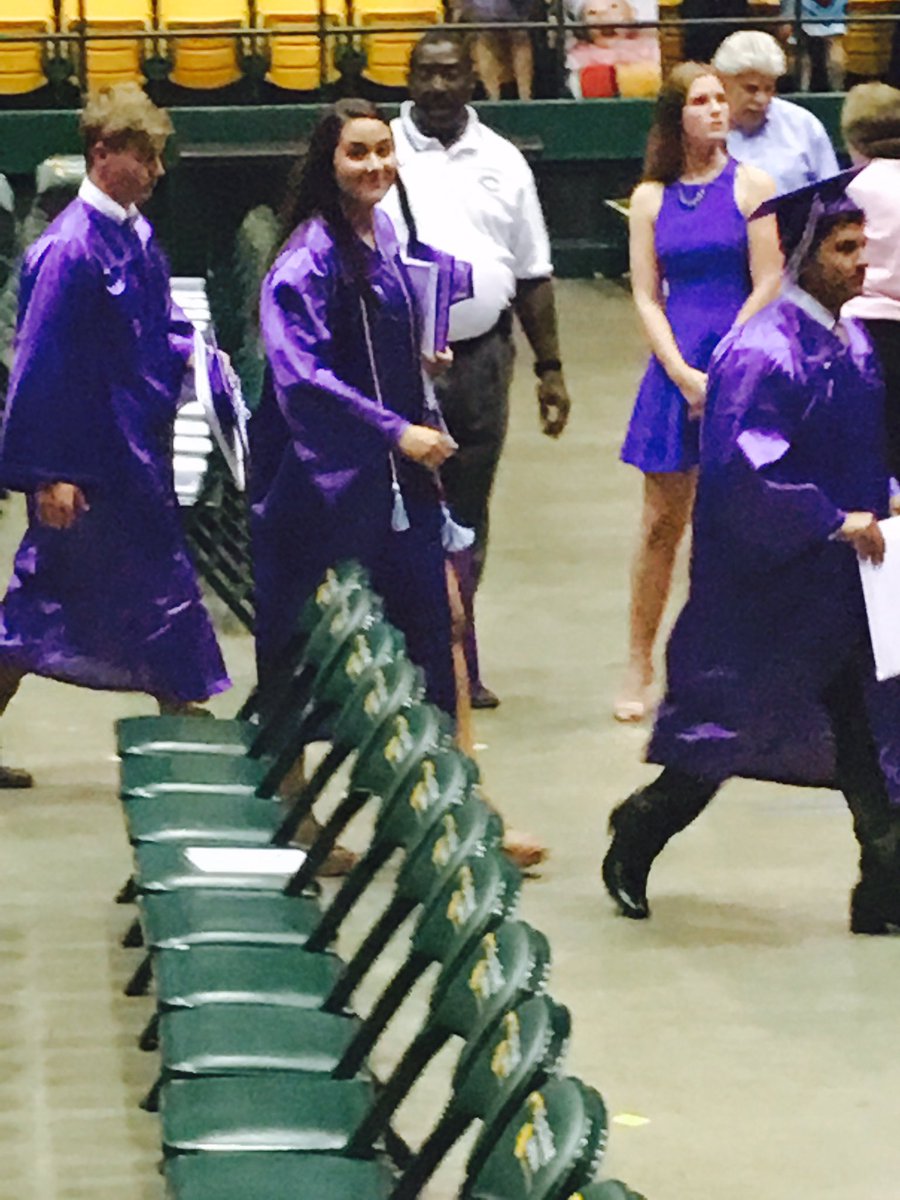 edjsandoval's tweet photo. Congrats Amber Sandoval! @Chantilly_HS @fgchantilly #graduation2017 #graduates #ChantillyHS @GeorgeMasonU #georgemason https://t.co/zGUpPeSNGU