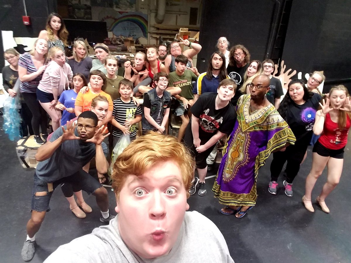 MTC_Theatre's tweet photo. This cast is oFISHically crazy! Happy #NationalSelfieDay from our talented company of #TheLittleMermaid!
#UnderTheMTC #itsamillennialthing https://t.co/4pflEayXRh