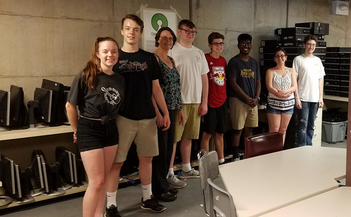 FLOSSDesktops's tweet photo. Full day of prepping &amp; inventorying another donation of 50 computers from @SchodackCSD w/volunteers from @SienaCollege and @NorthColonieCSD https://t.co/LURWv3vsY8
