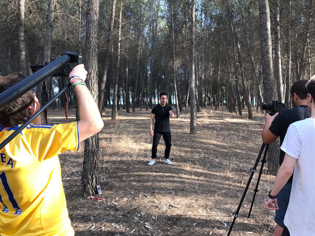 Sognareoficial's tweet photo. Nuestro nuevo single #LIBÉRATE tiene videoclip
3 días rodando con @postureo_pro 
El vídeo es una lección de valentía y un halo de esperanza. https://t.co/wGrFsNU11X