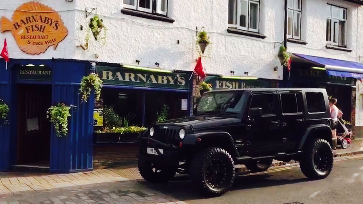 GeorgeBarnabys8's tweet photo. It's officially Summer... βοΈβοΈοΈβοΈοΈ
Serving from 11am daily.
#fishandchips #saladcounter #beersandwines #pizzas #outsideterrace #icecreams https://t.co/zLwIdutl41