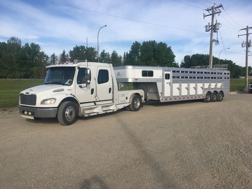 Check out this jazzy 2013 Platinum 8H coming our way next week! For more trailers new &amp; used take a look at magnumtrailersales.com ✌🏼