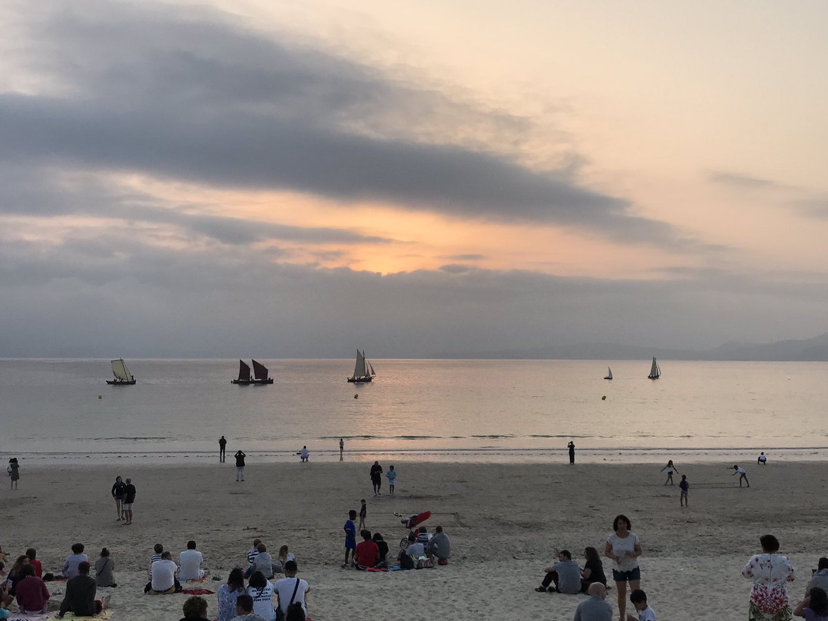 AngelesMarra's tweet photo. #PuestadeSol #PlayaSamil, #Vigo!
#FelizNoche para Tod@s! Buen Descanso! https://t.co/VikcEw6954