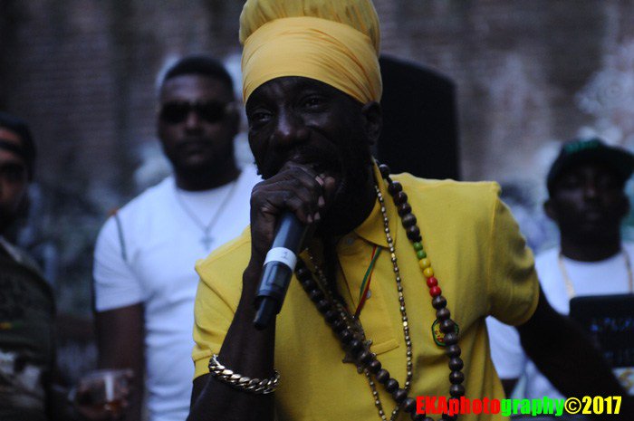 Sizzla Dazzles as Oakland Sizzles oakulture.com/2017/06/21/siz…